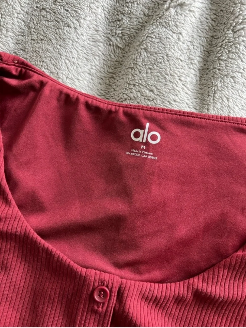 Alo Yoga Women’s Blissful Red Henley Crop Top Medium